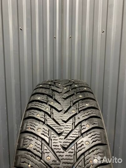 Nokian Tyres Hakkapeliitta 8 SUV 215/65 R16 102T