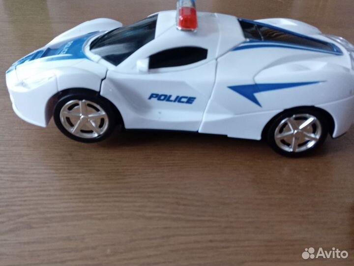 Полицейская машина трансформер