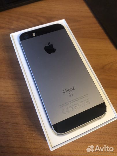 Телефон iPhone SE