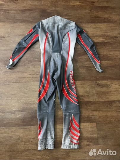 Продам спусковой комбинезон 128-134