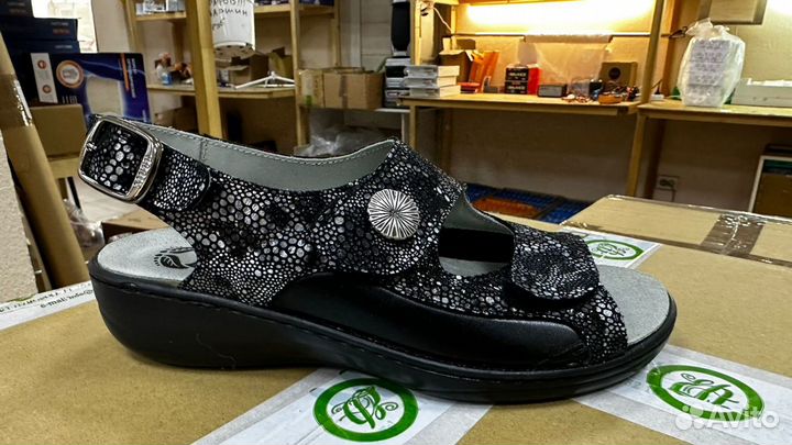 Сандали жен. 945S-22-2 цв.черный/серебро (40)