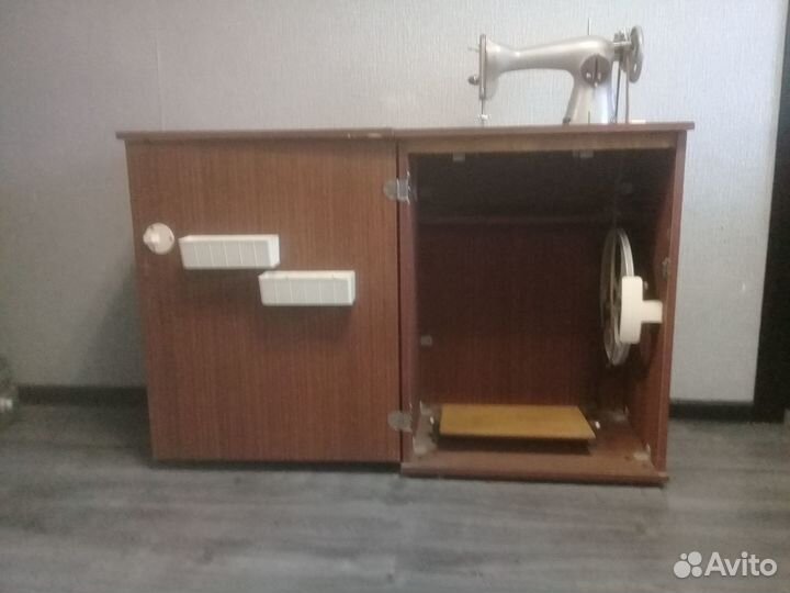 Швейная машинка 