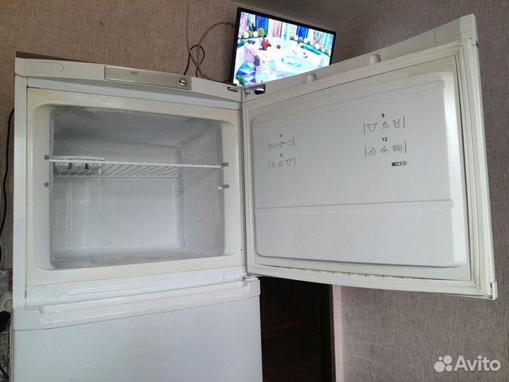 Холодильник hotpoint Ariston бу