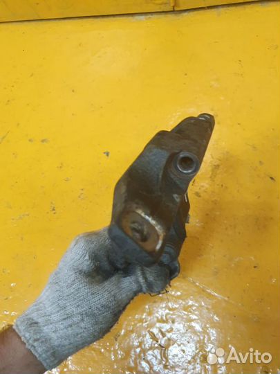 Кронштейн крепления правой опоры двс 3.0 1mz-fe 1m