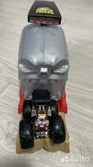 Hot wheels гараж пусковой