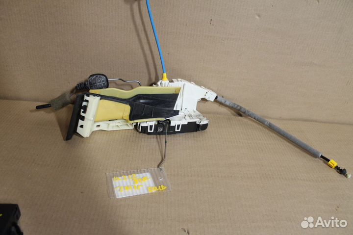 Замок двери передней правой Mercedes E-klasse W212