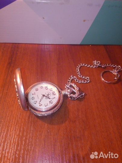 Часы на цепочке
