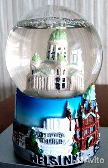 Статуэтки, брелки и стеклянные шары