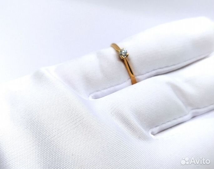 Золотое кольцо с бриллиантом 16,5р