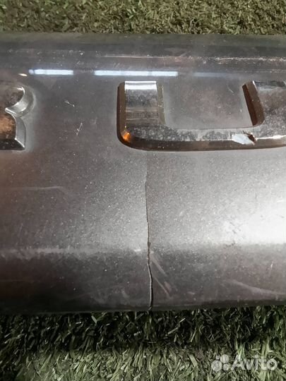 Накладка двери багажника 91112-SA010 Subaru Forester SG SG5 трещина дефект крепления