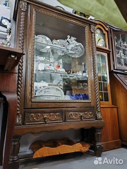 Антикварная витрина