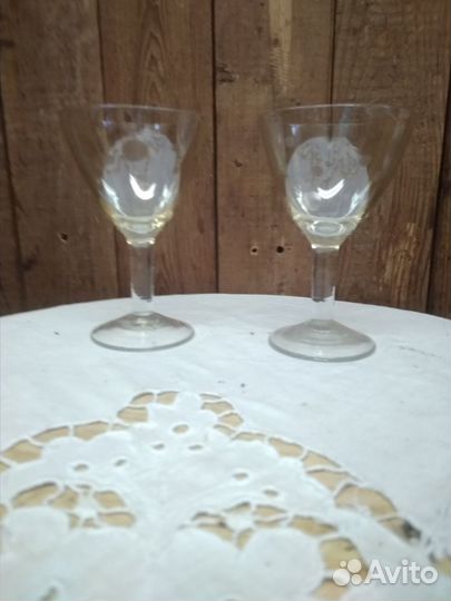 Фужеры утонченного медового стекла,1962 год