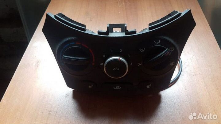 Блок управления отопителем Hyundai Solaris