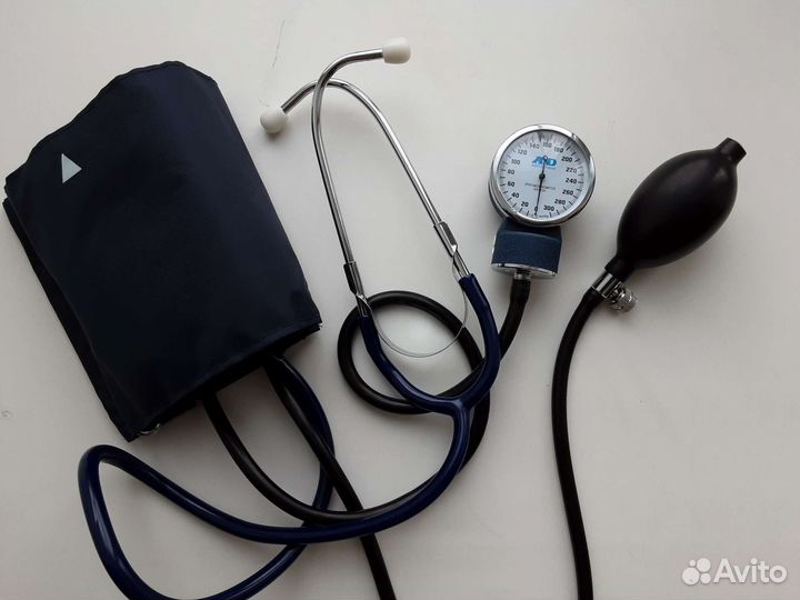Тонометр механический AND со стетоскопом