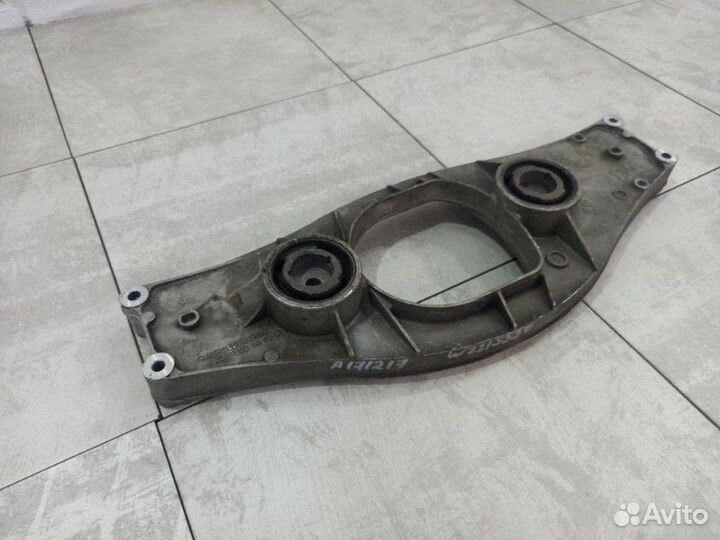 Кронштейн редуктора Mercedes S550 W221