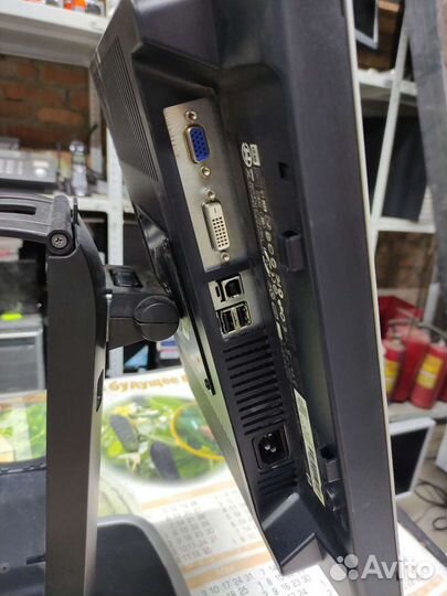 Монитор HP L1740