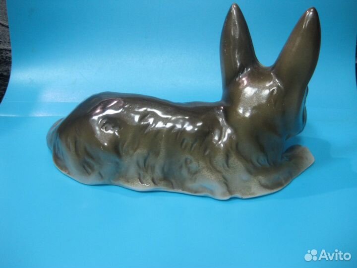 Статуэтка фарфоровая