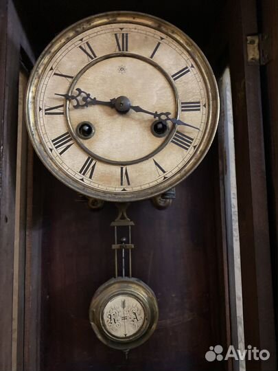 Старинные настенные часы боем