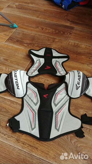 Защита на грудь. Нагрудник хоккейный