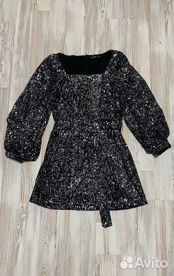 Платье с пайетками 46