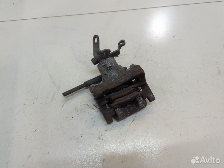 Суппорт правый задний Skoda Octavia (A7), 2018