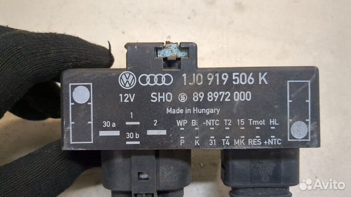 Блок управления вентиляторами Volkswagen Golf 4, 2003