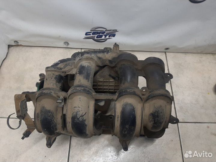 Коллектор впускной Ford Focus седан sida 2009
