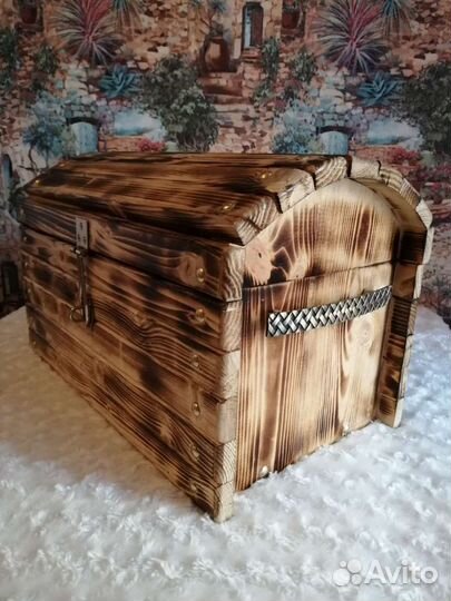 Сундук деревянный