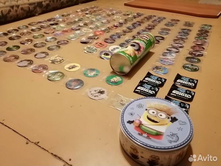 Карточки, фишки, бакуганы, гадкий Я, скрепыши