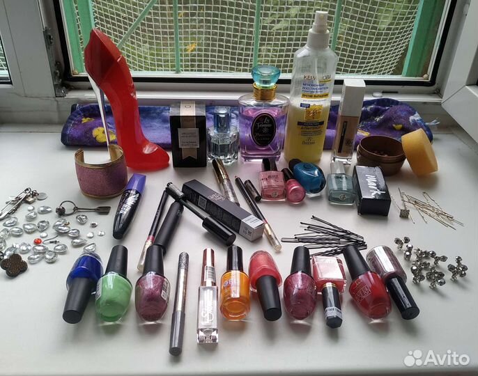 Косметика и фирменные пакеты