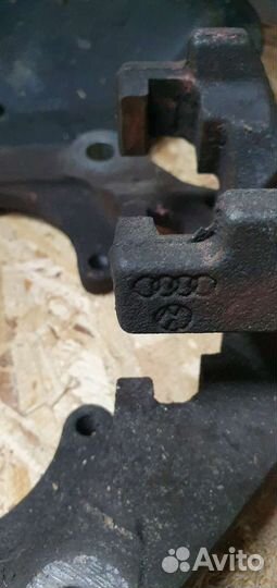 Скобы на супорт 2 шт