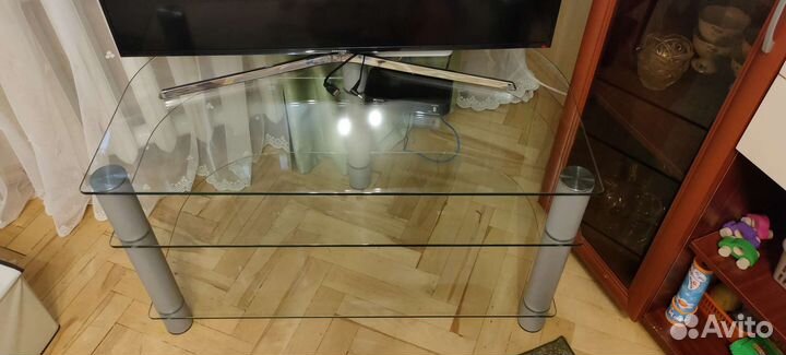 Стеклянная тумба под тв