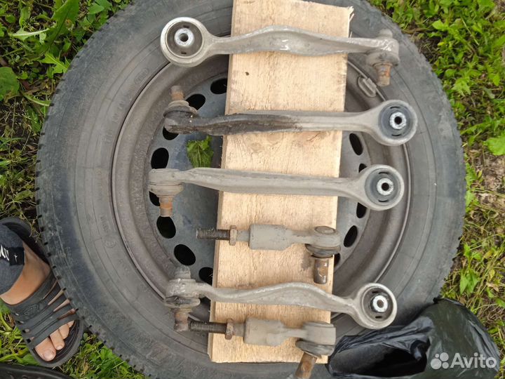 Рычаги верхние на volkswagen passat б5 убитые