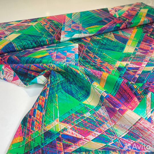 Натуральный шелк неон. 1 м. Италия. (ш. 140 см)