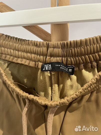 Брюки женские из экокожи Zara