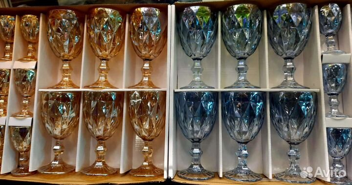 Набор бокалов и рюмок из цветного стекла