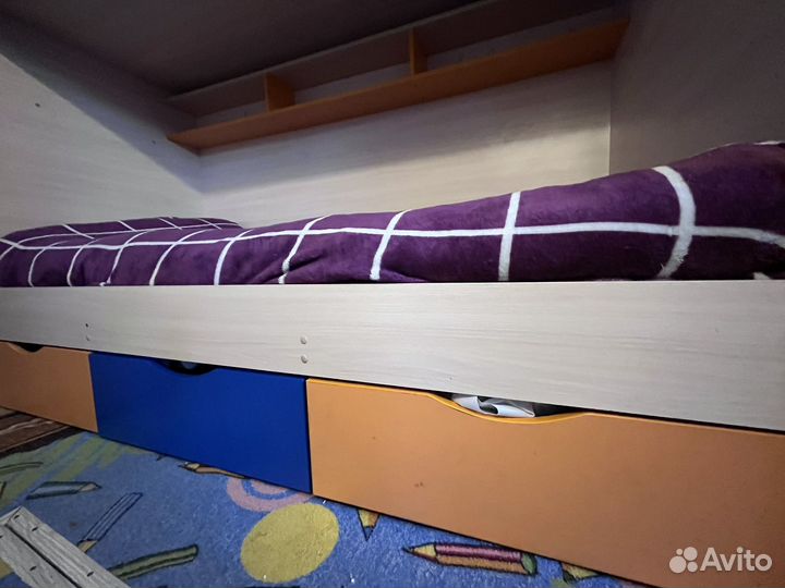 Двухъярусная кровать