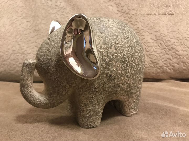 Декоративная статуэтка -Слон