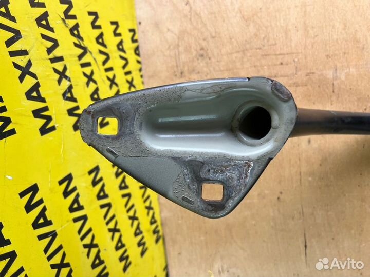 Петля крышки багажника задняя левая Volkswagen