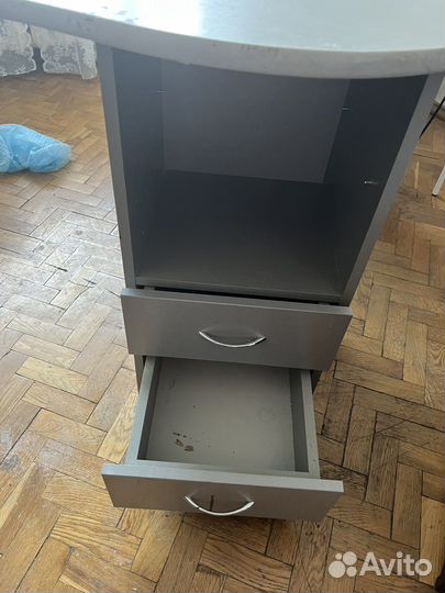 Маникюрный стол