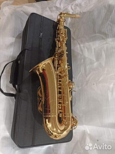 Саксофон альт. Новый. Комплект