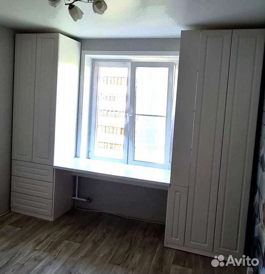 Рабочая зона в углу у окна