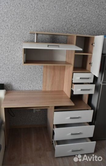 Компьютерный стол со шкафами