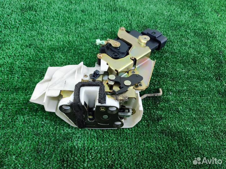Замок двери задней левой Suzuki Ignis 2006