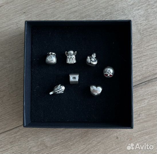 Украшение шармы и браслеты Pandora