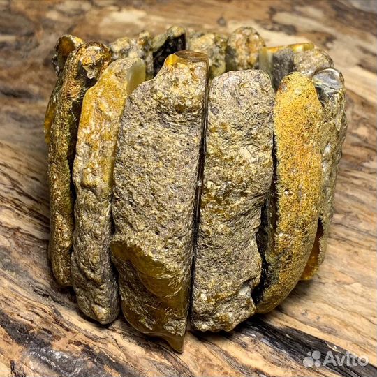 Крупный браслет из янтаря