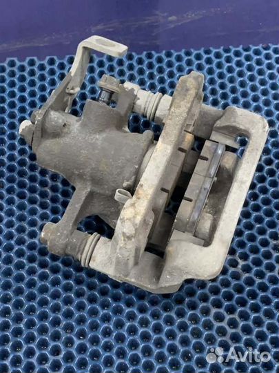 Суппорт задний левый Hyundai Solaris RB G4FA 2011