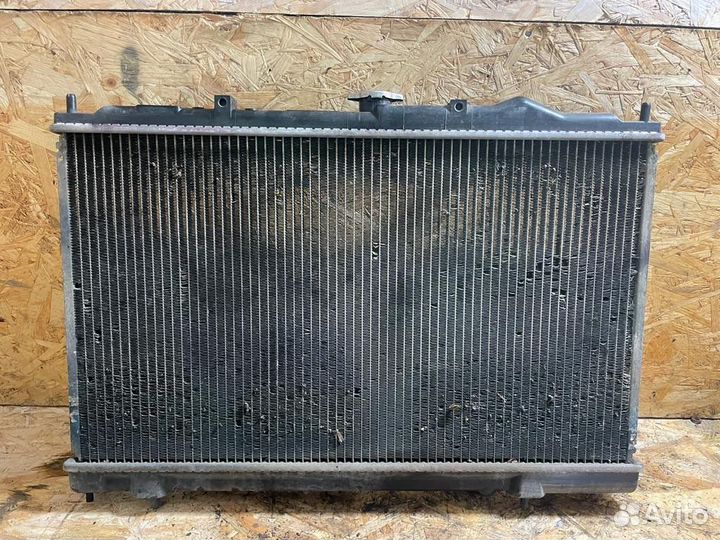 Радиатор охлаждения Ниссан Примера P11