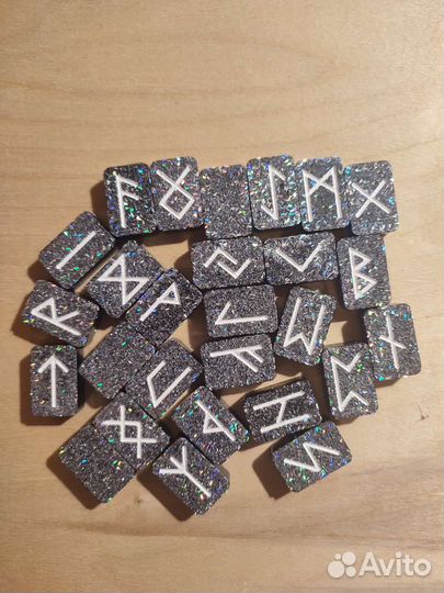 Руны из эпоксидной смолы ручной работы