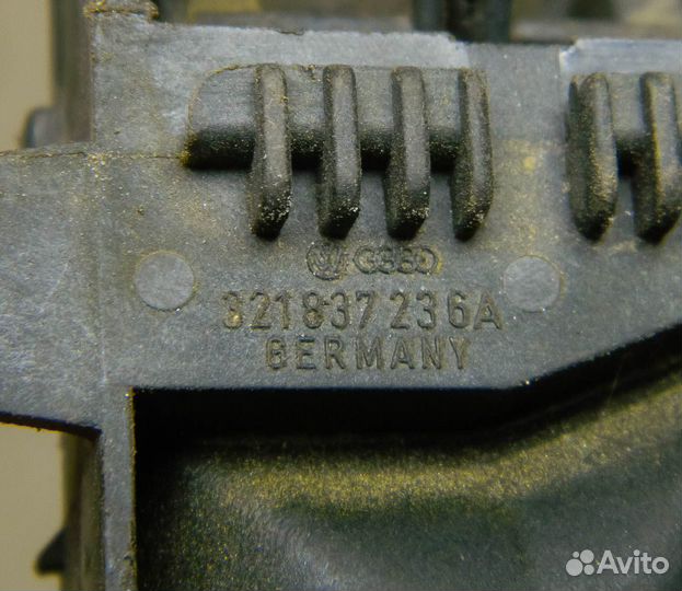 Ручка двери пер. правой внутренняя VW Golf 2